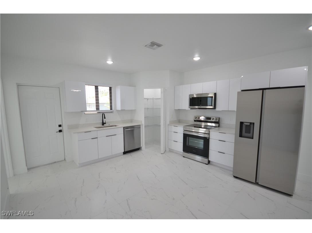 2132 Barker Boulevard Fort Myers FL 33916 225054260 image5