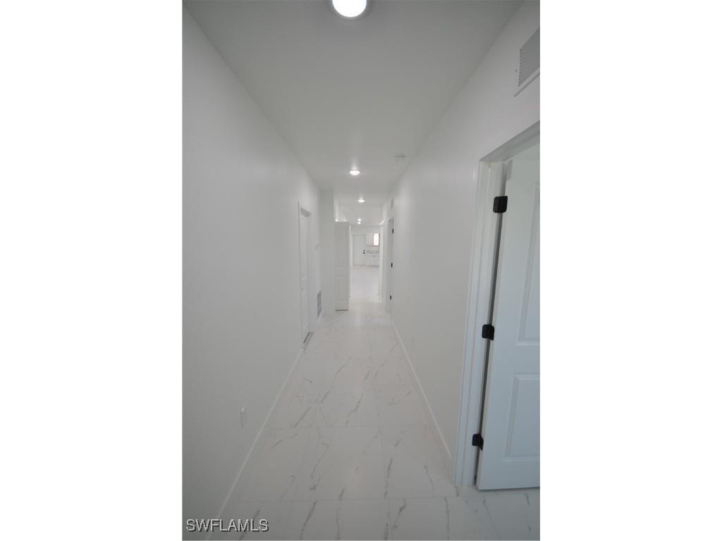 2132 Barker Boulevard Fort Myers FL 33916 225054260 image8