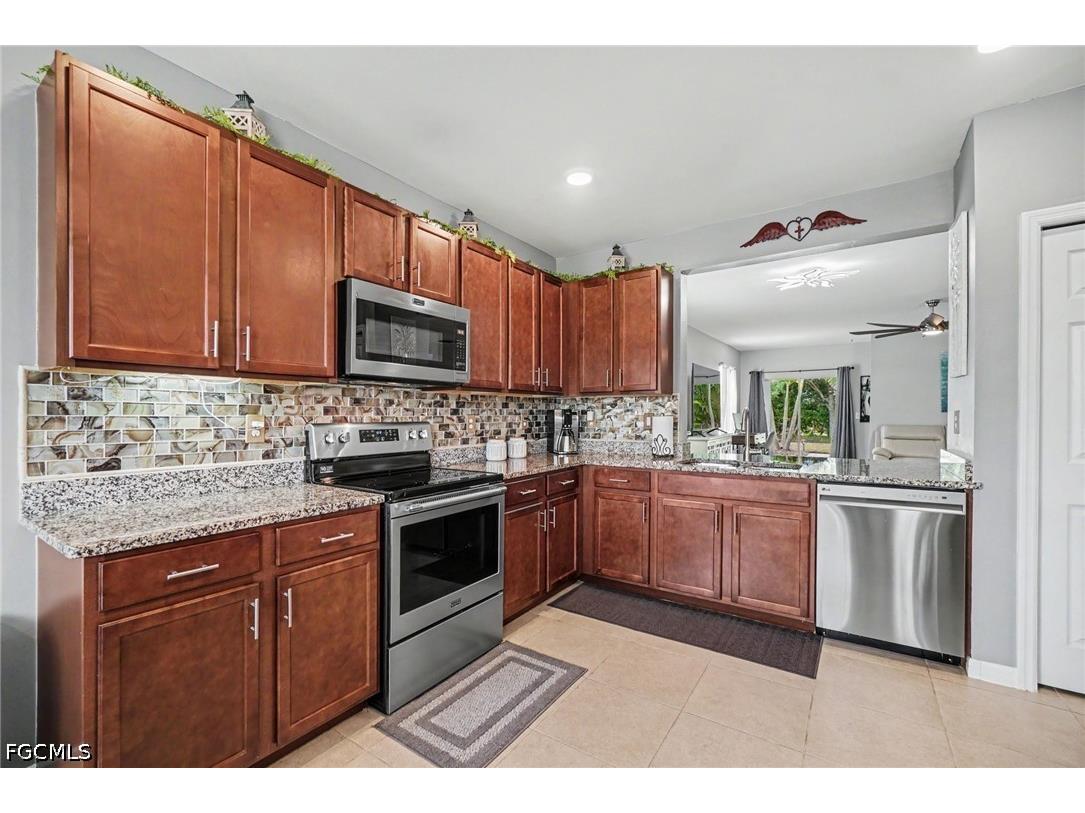 2132 Pigeon Plum Way North Fort Myers FL 33917 2026020116 image1
