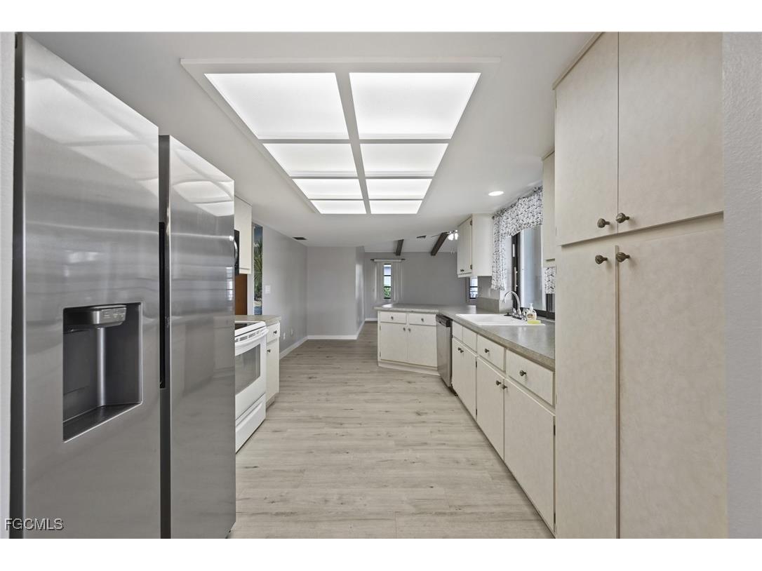 2132 SE 15th Street Cape Coral FL 33990 2025025077 image6