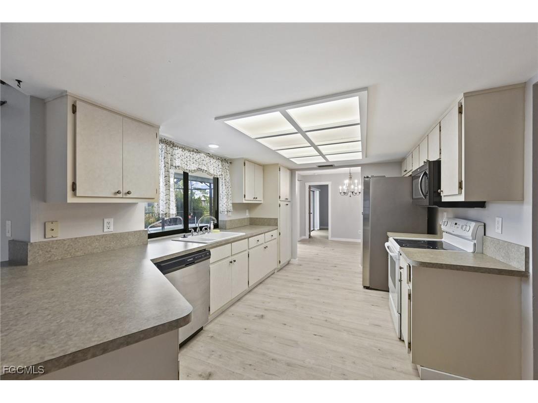 2132 SE 15th Street Cape Coral FL 33990 2025025077 image7