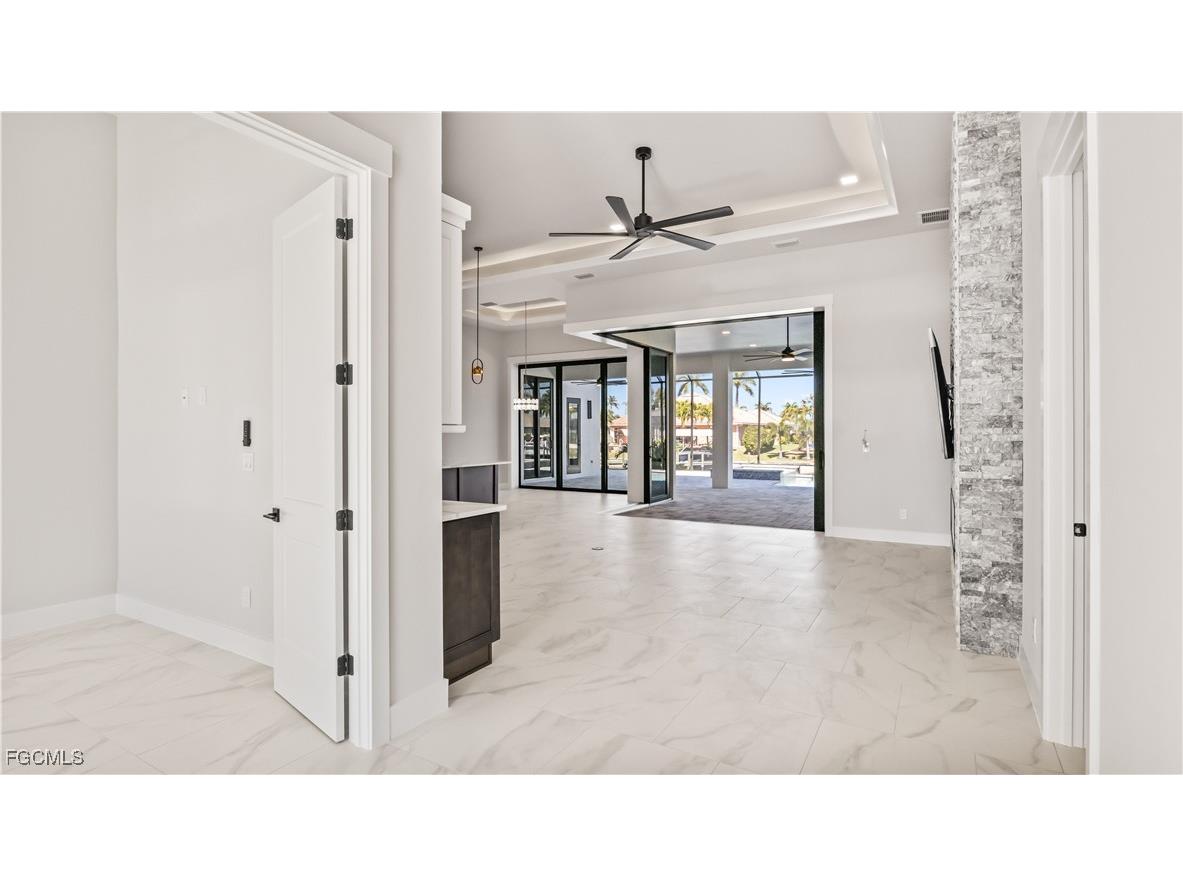 2133 Cape Coral Parkway W Cape Coral FL 33914 2025001421 image3