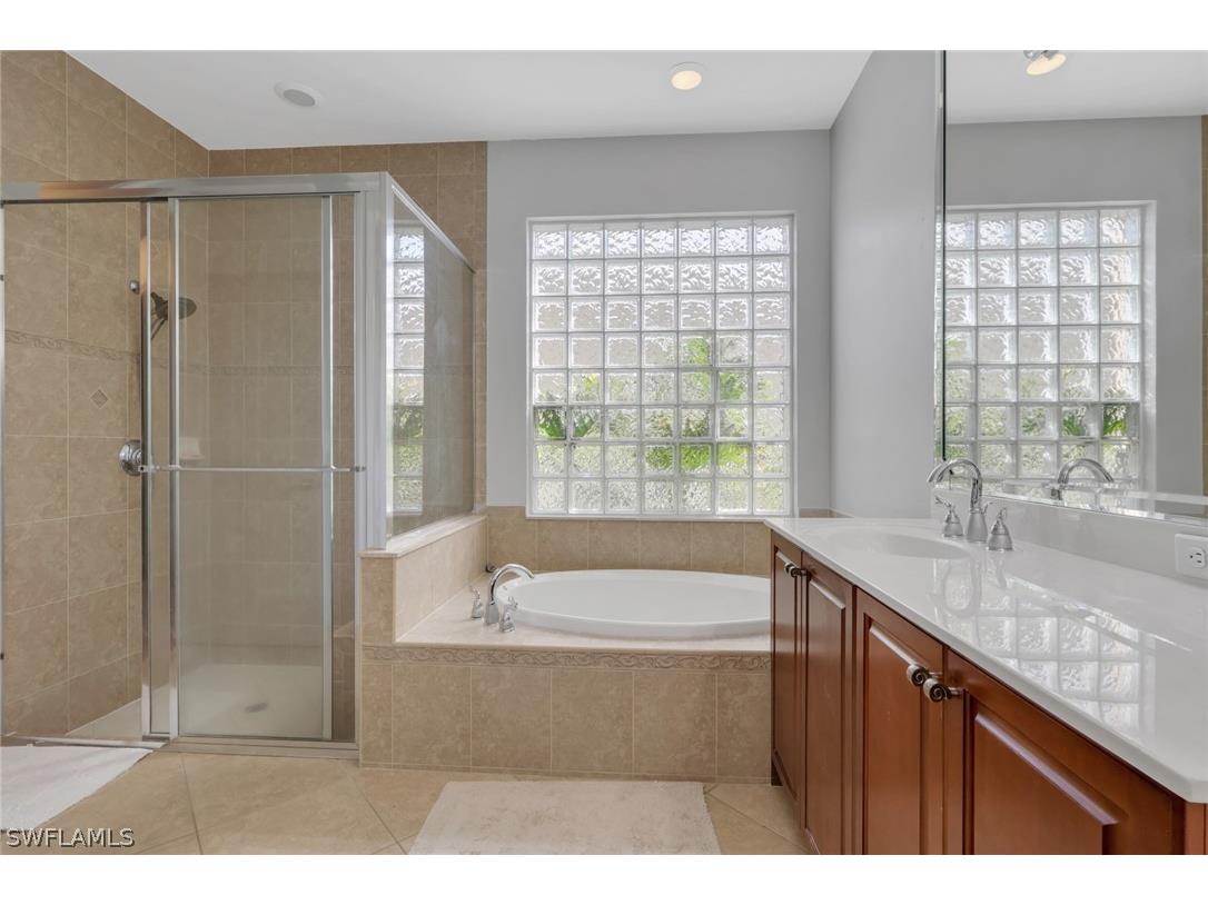 2137 Isla De Palma Circle Naples FL 34119 226008019 image16