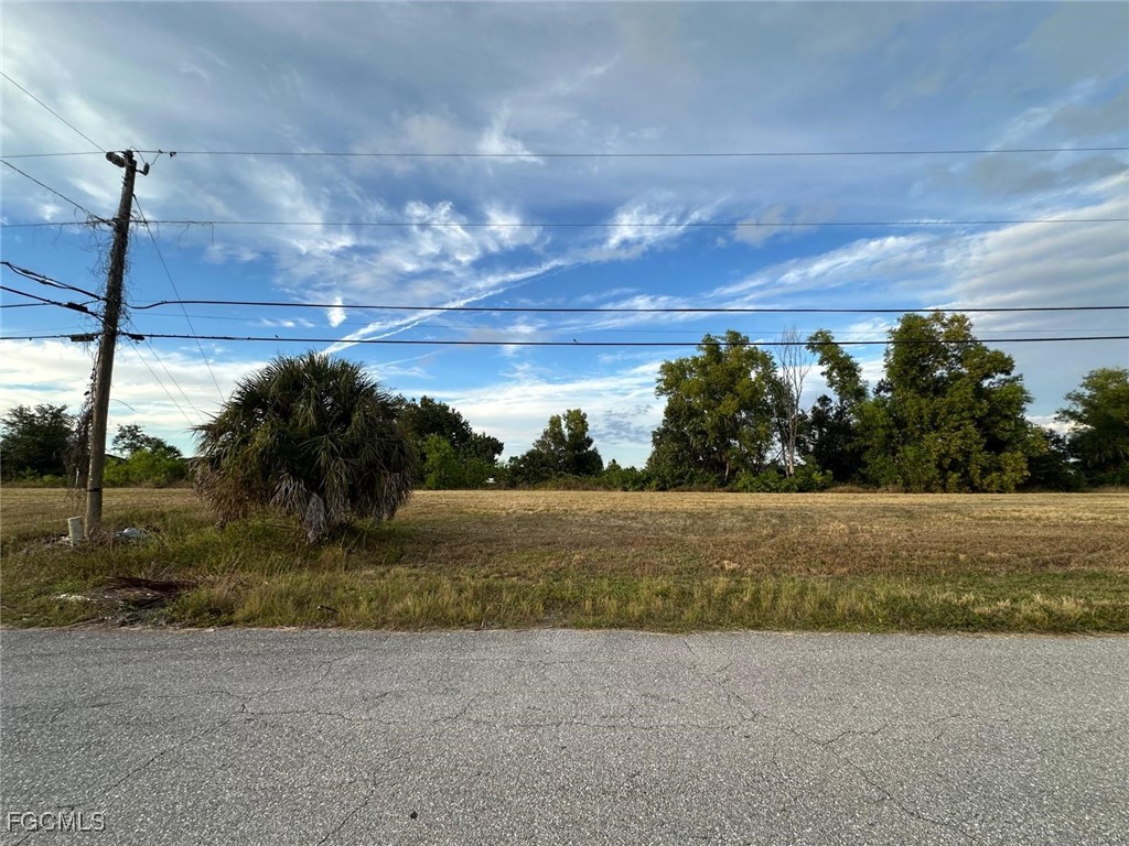 2137 NE 25th Terrace Cape Coral FL 33909 2025019600 image1