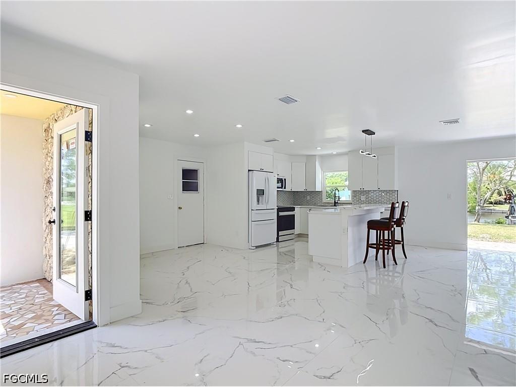 2137 Saint Croix Avenue Fort Myers FL 33905 2026026418 image2