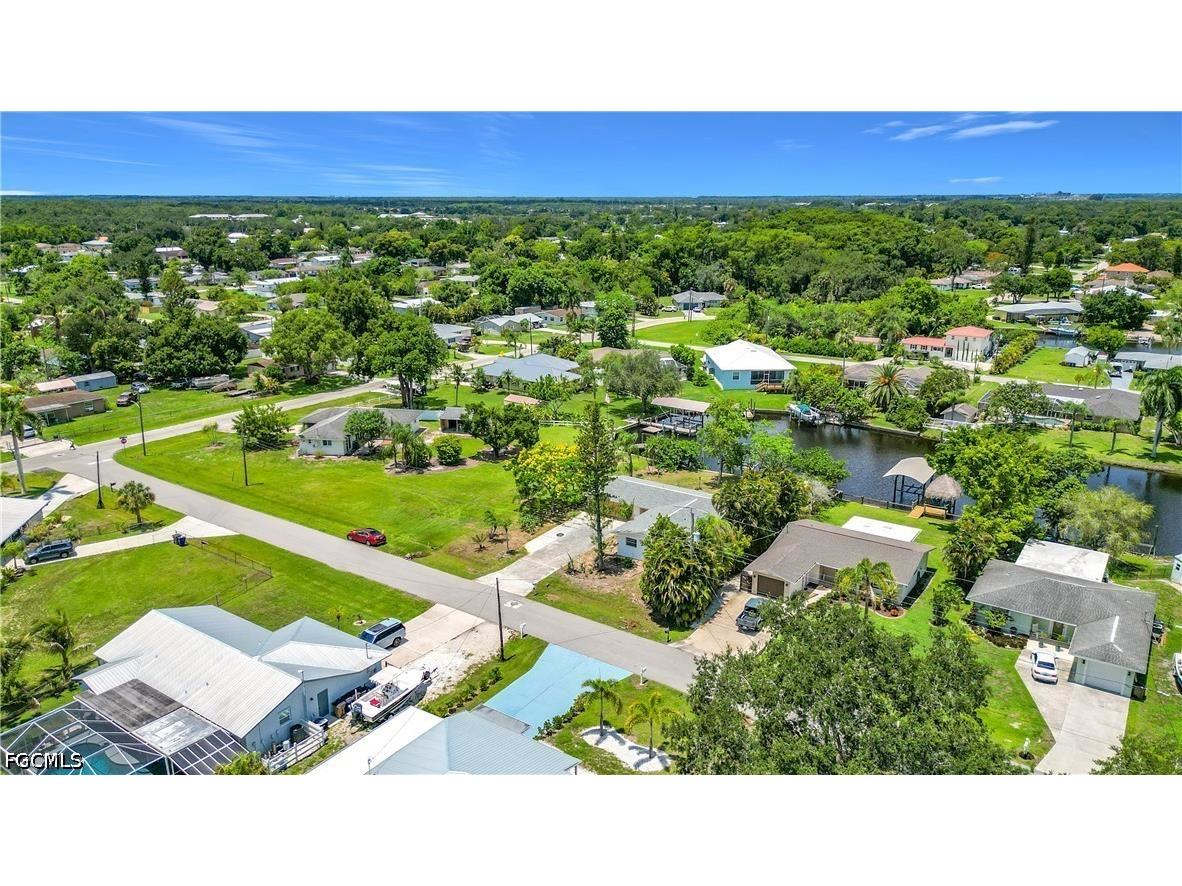 2137 Saint Croix Avenue Fort Myers FL 33905 2026026418 image44