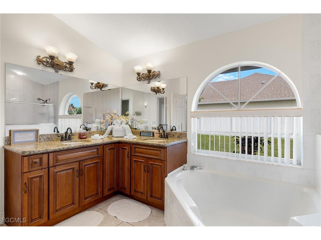 2138 SE 5th Place Cape Coral FL 33990 2025009750 image18