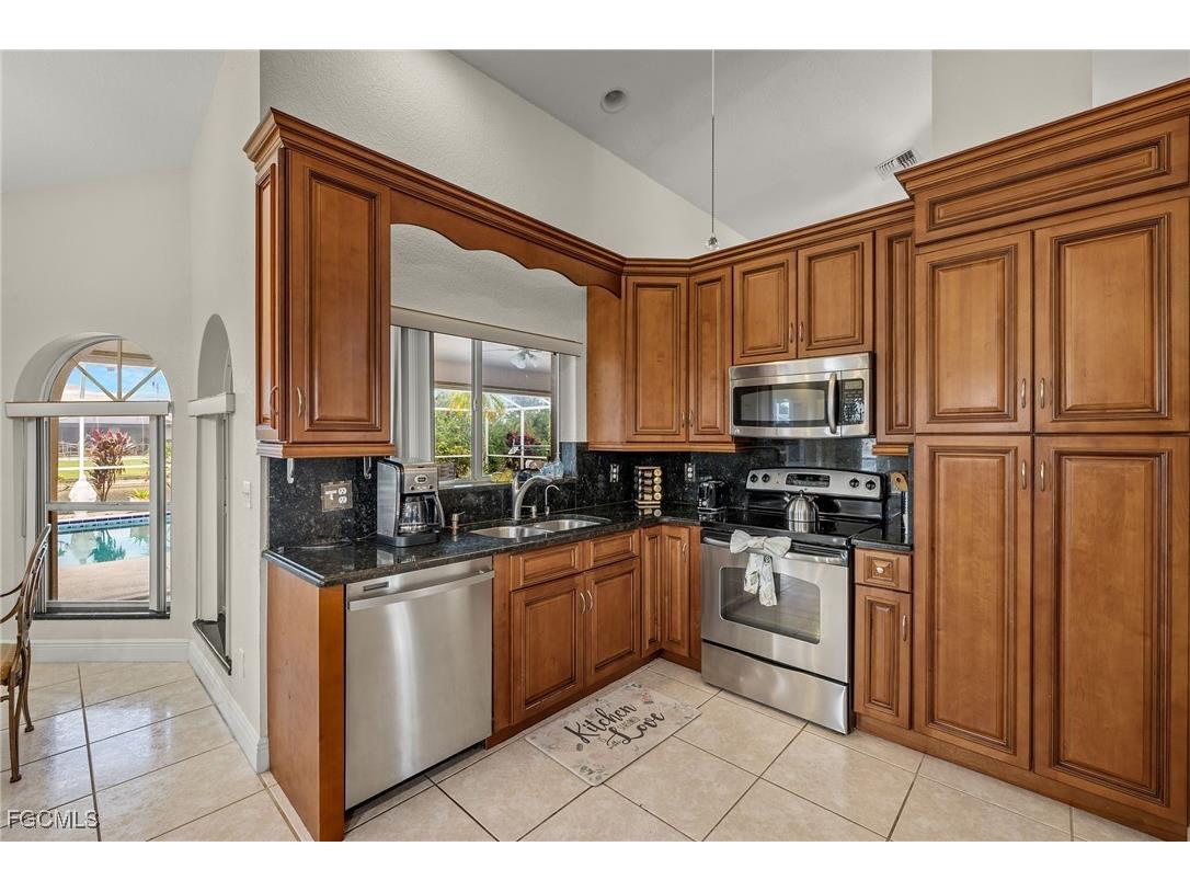 2138 SE 5th Place Cape Coral FL 33990 2025009750 image9