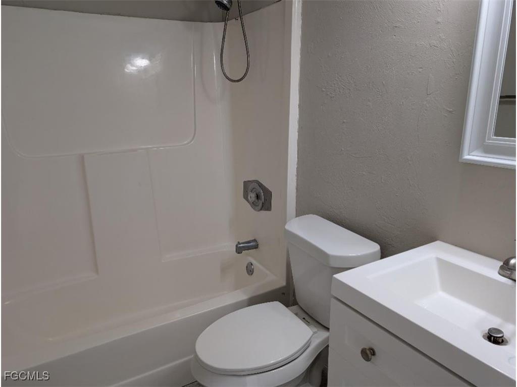 214 Hancock Bridge Parkway #2 Cape Coral FL 33990 2025025082 image5