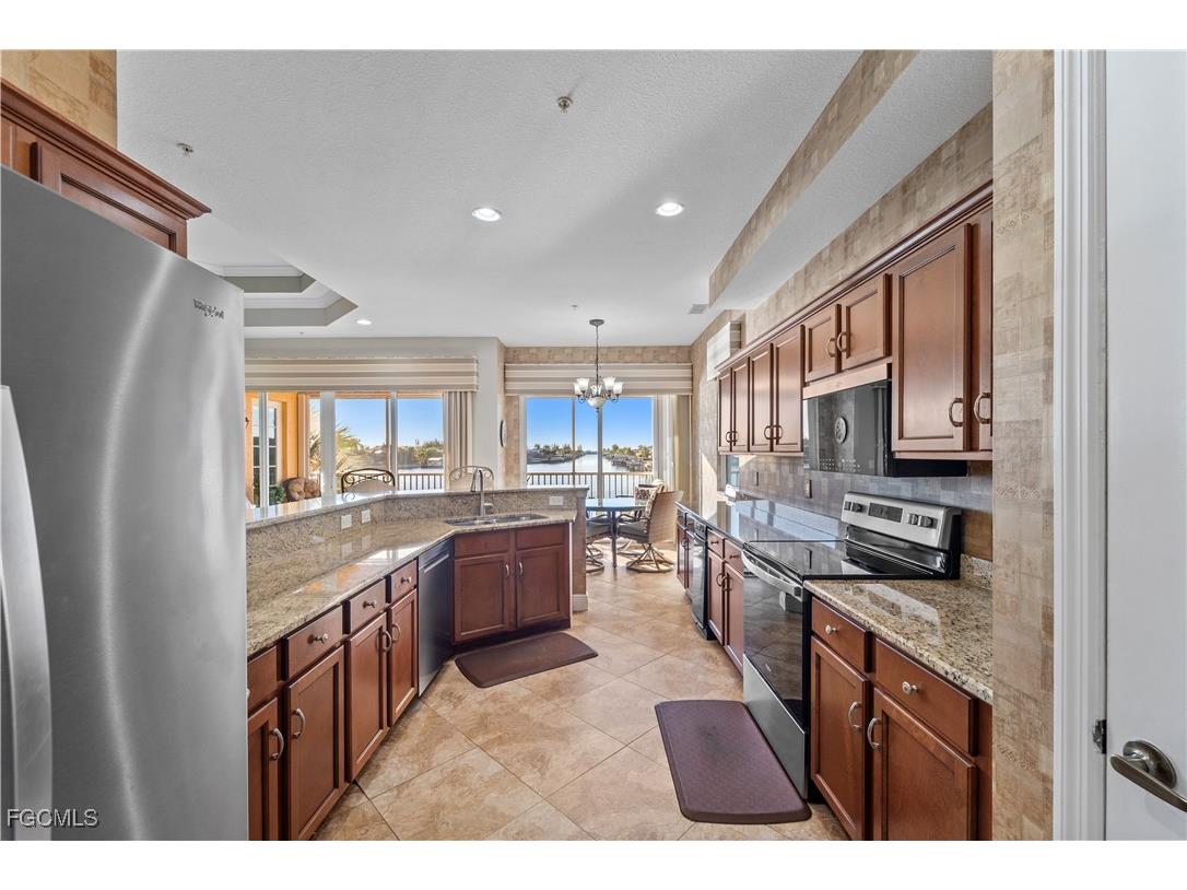 214 Shadroe Cove Circle #104 Cape Coral FL 33991 2025025928 image12