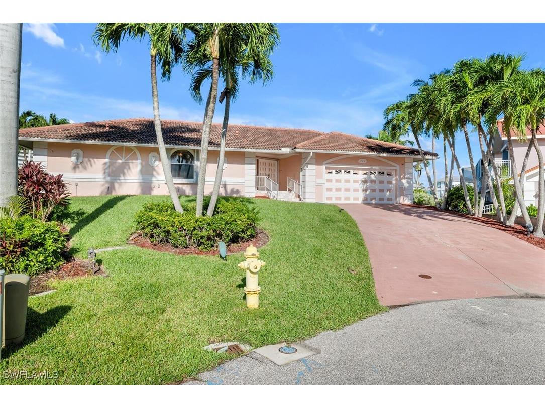 214 Trade Winds Avenue Naples FL 34108 225005526 image1