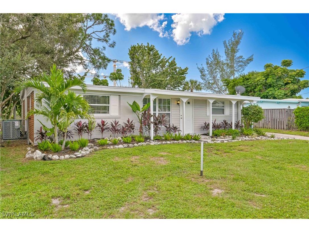 2140 Harbor Lane Naples FL 34104 224055393 image1