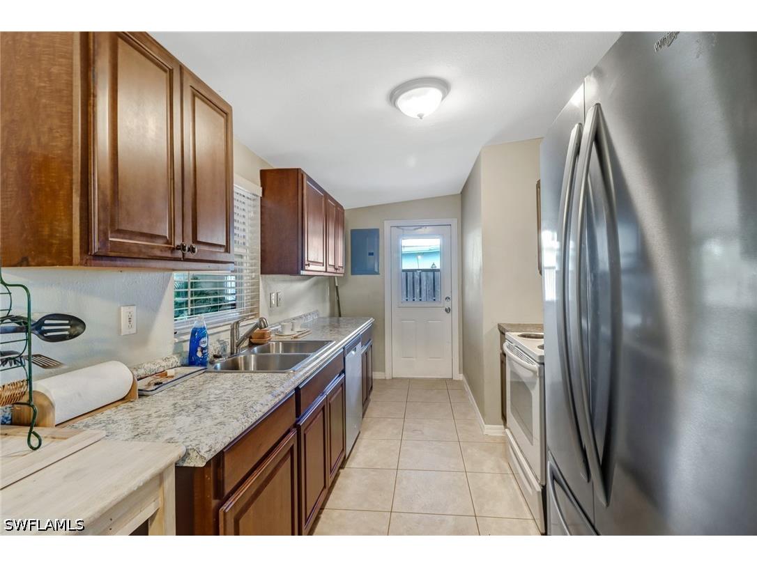 2140 Harbor Lane Naples FL 34104 226025788 image8