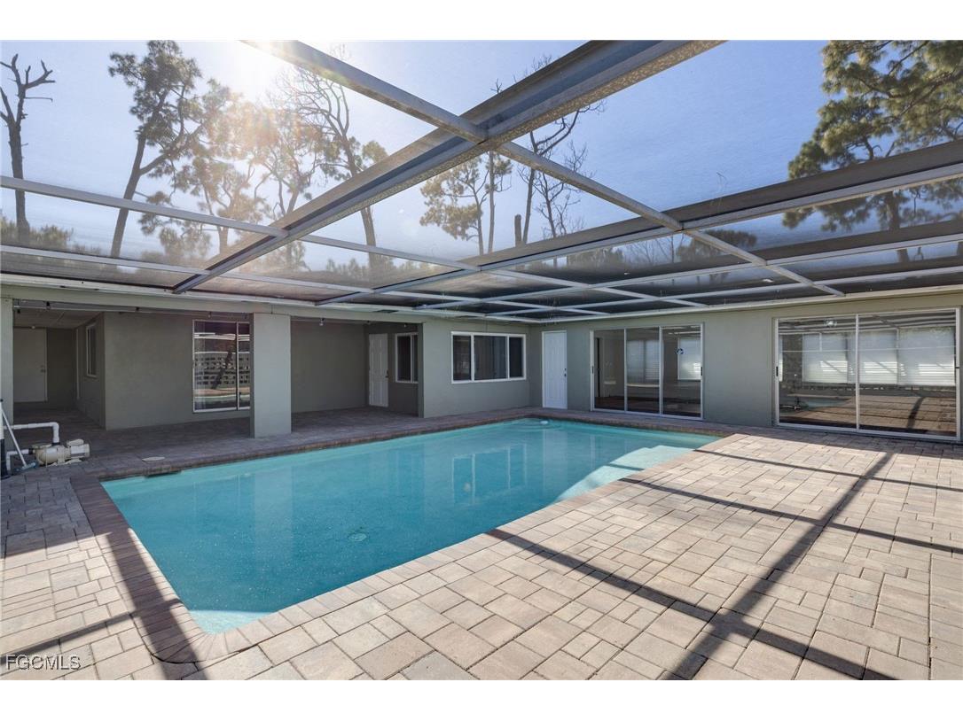 2144 Earl Road Fort Myers FL 33901 2025020682 image1