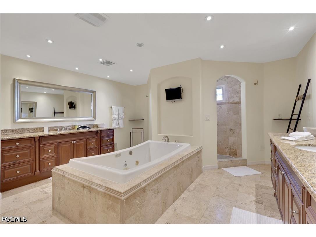 2146 SE 18th Avenue Cape Coral FL 33990 2026019695 image21