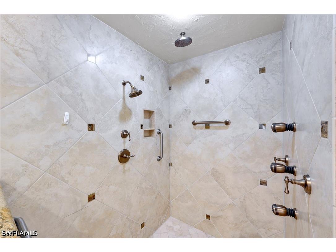 2147 Snook Drive Naples FL 34102 226015214 image22