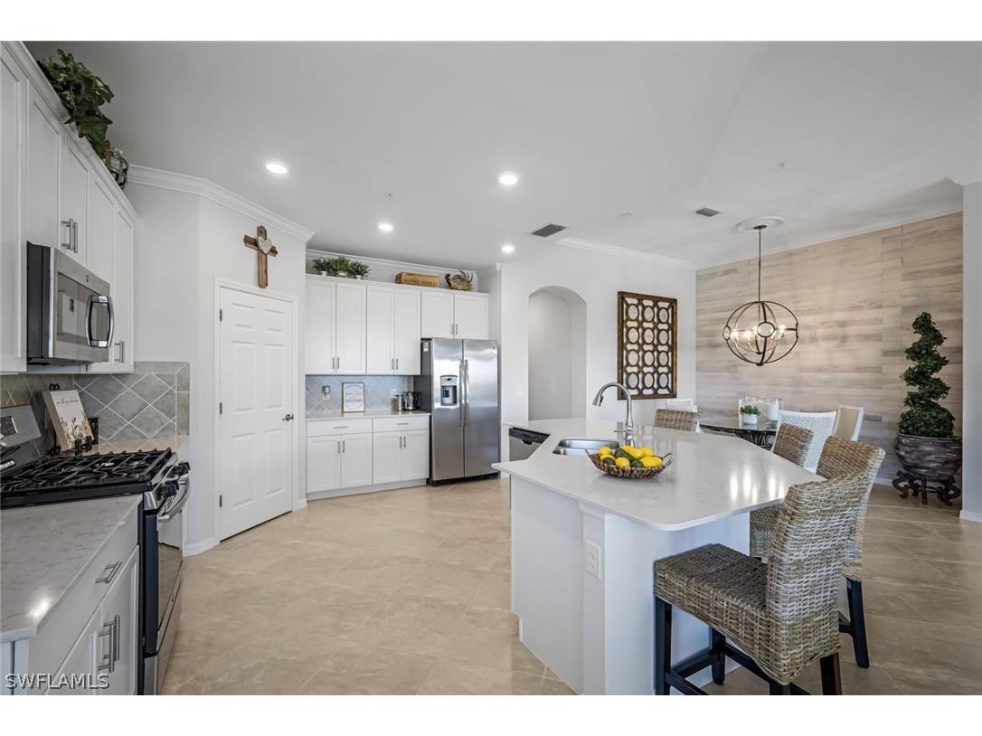 2149 Frangipani Circle #202 Naples FL 34120 224047387 image1