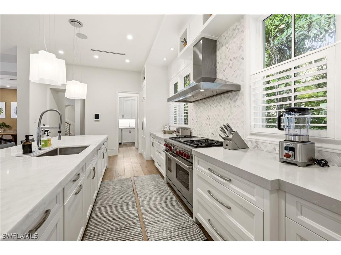 215 3rd Avenue N Naples FL 34102 226010516 image10