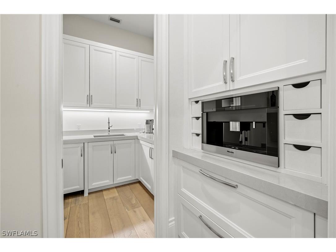 215 3rd Avenue N Naples FL 34102 226010516 image11