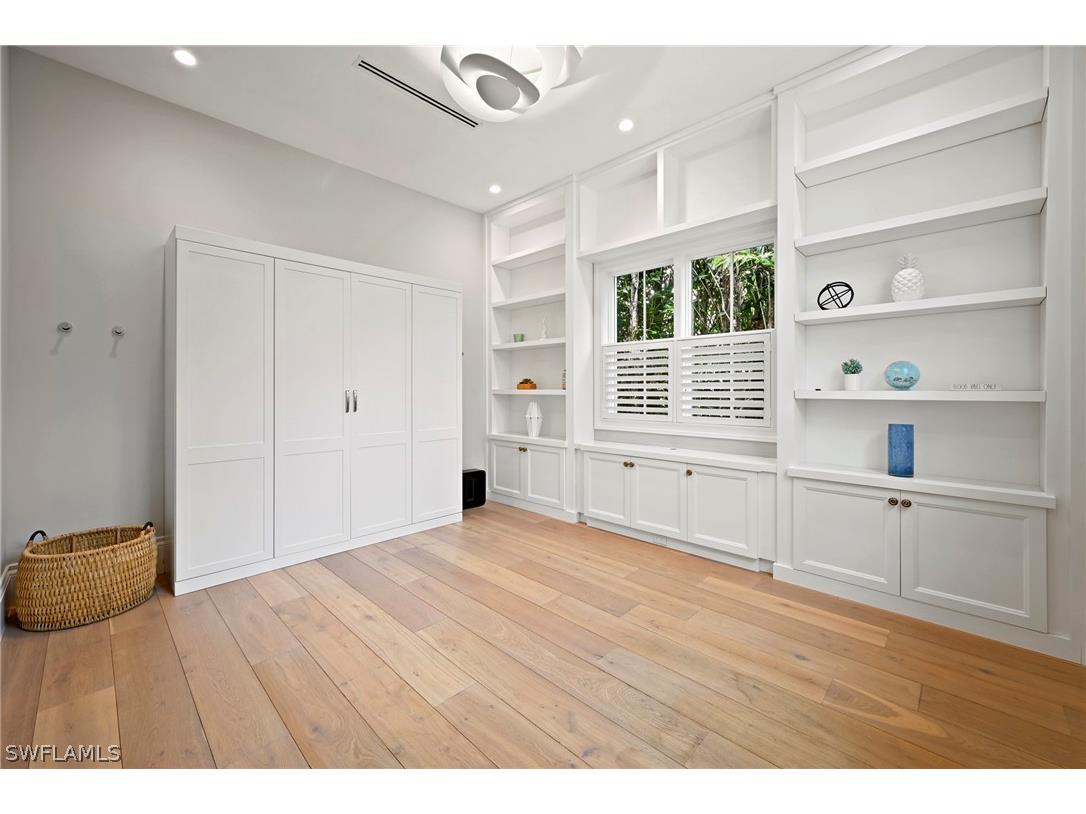 215 3rd Avenue N Naples FL 34102 226010516 image17