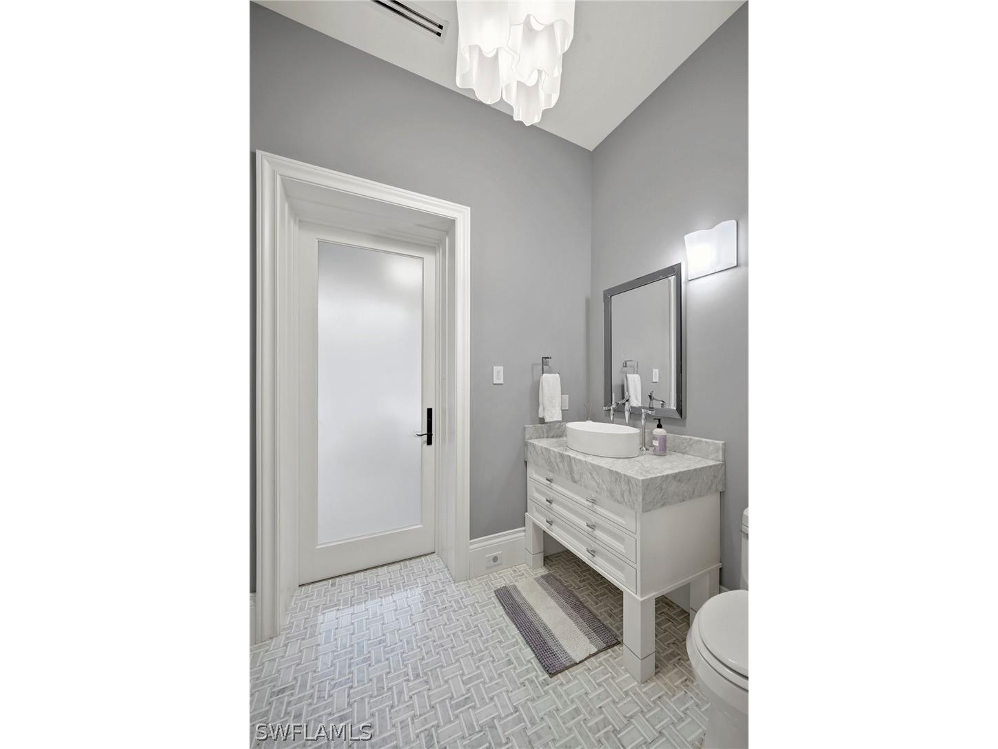 215 3rd Avenue N Naples FL 34102 226010516 image19