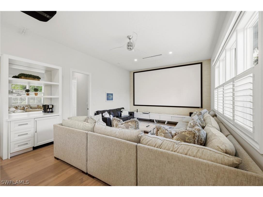 215 3rd Avenue N Naples FL 34102 226010516 image23