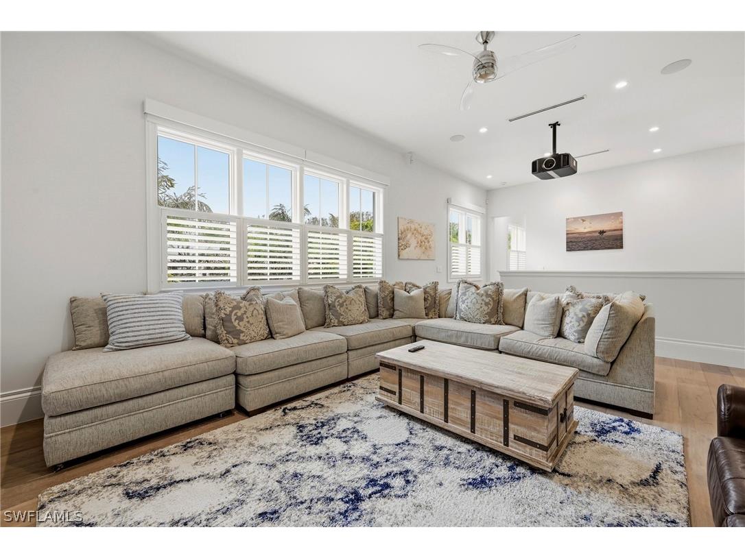 215 3rd Avenue N Naples FL 34102 226010516 image24