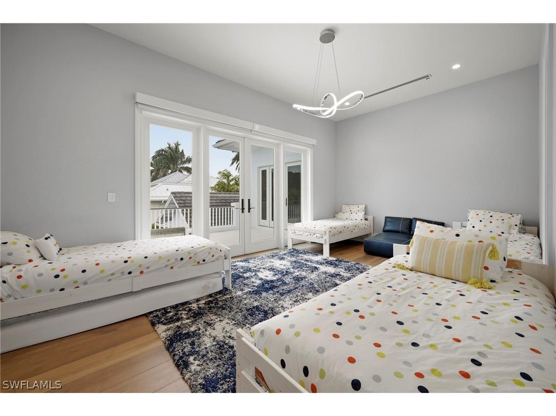 215 3rd Avenue N Naples FL 34102 226010516 image28