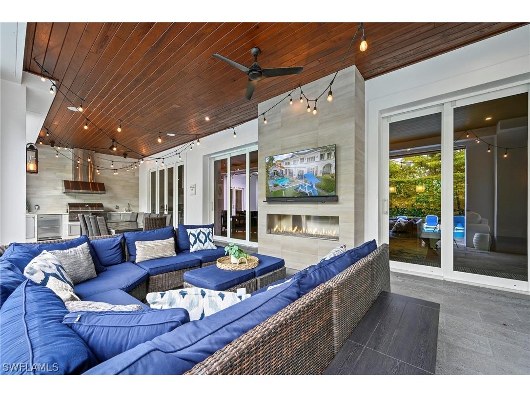 215 3rd Avenue N Naples FL 34102 226010516 image37