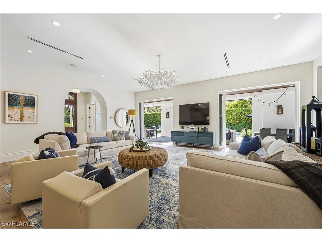 215 3rd Avenue N Naples FL 34102 226010516 image6