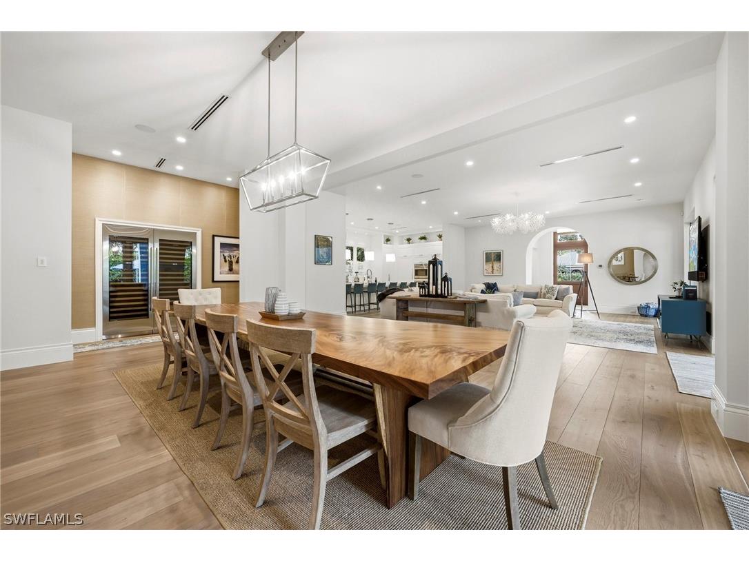 215 3rd Avenue N Naples FL 34102 226010516 image8