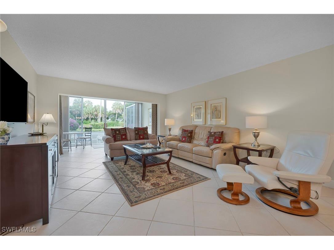 215 Cypress Way E #C4 Naples FL 34110 226002024 image1