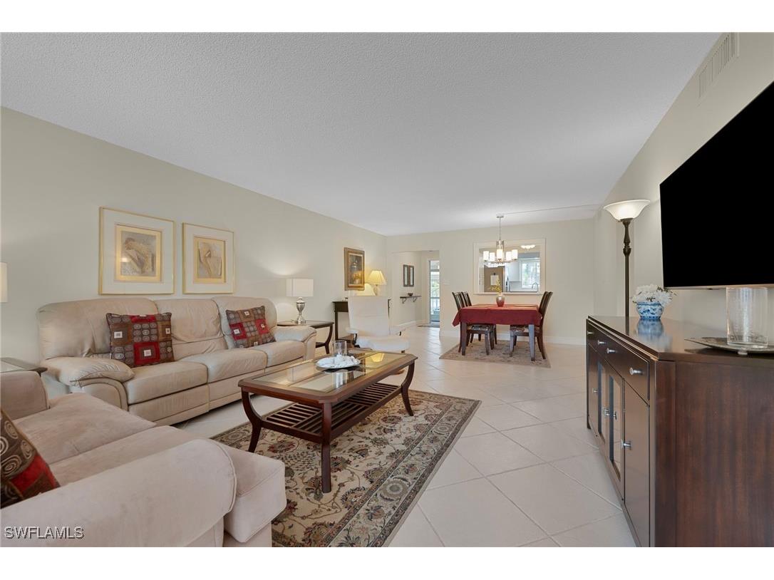 215 Cypress Way E #C4 Naples FL 34110 226002024 image3