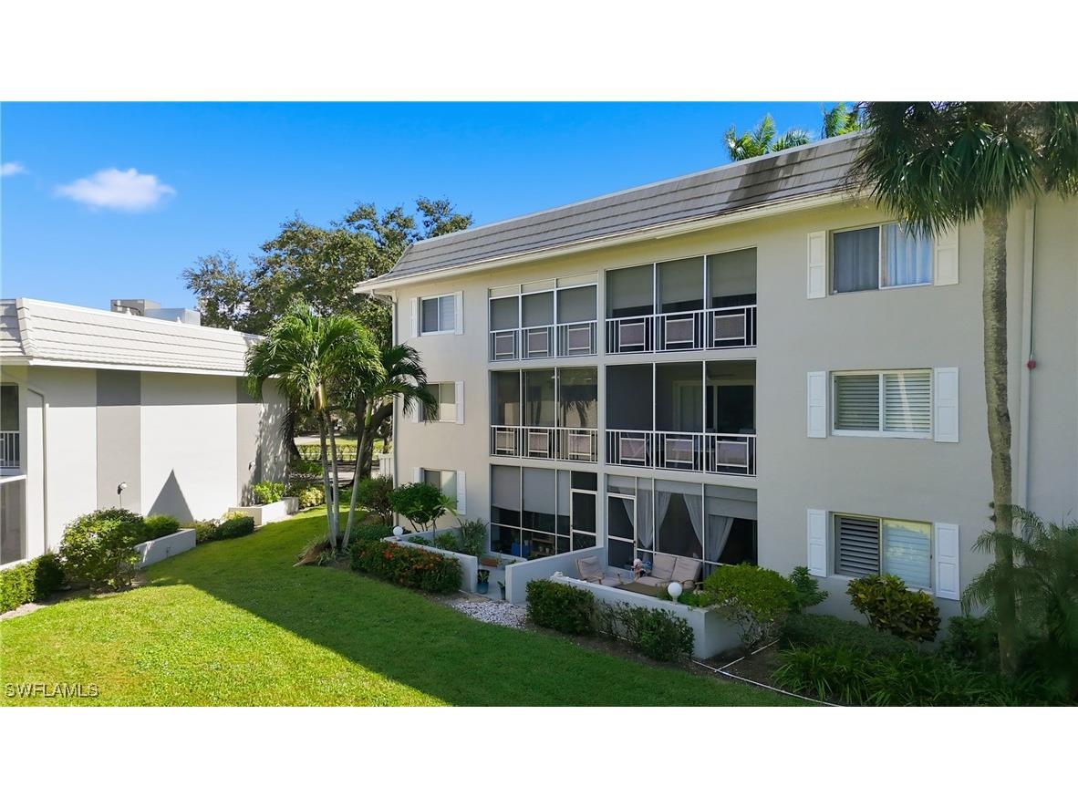 215 Cypress Way E #D8 Naples FL 34110 225078091 image16