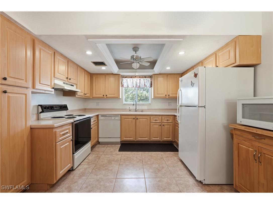 215 Cypress Way E #D8 Naples FL 34110 225078091 image8