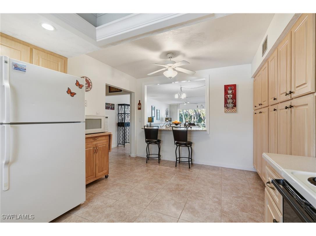 215 Cypress Way E #D8 Naples FL 34110 225078091 image9