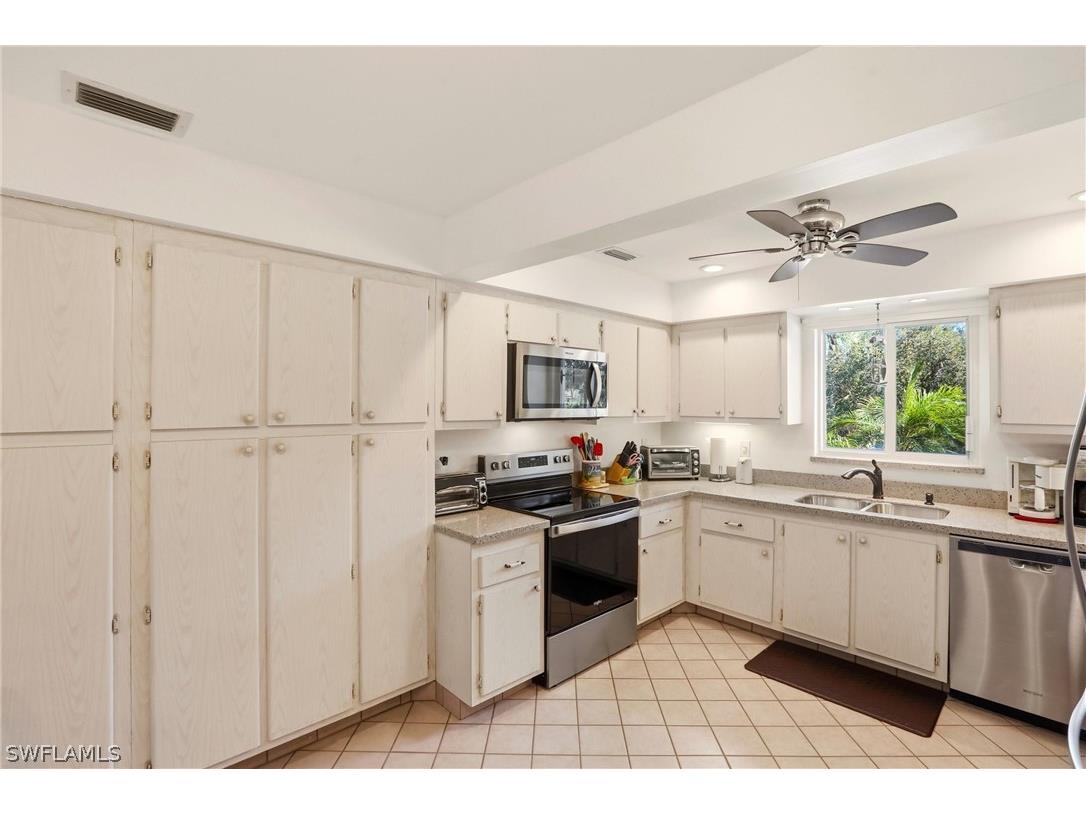 215 Cypress Way E #E3 Naples FL 34110 226005684 image7