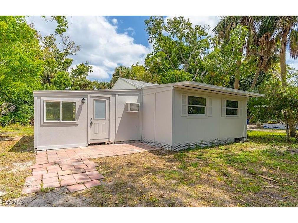 215 Delray Avenue Fort Myers FL 33905 2025023692 image1