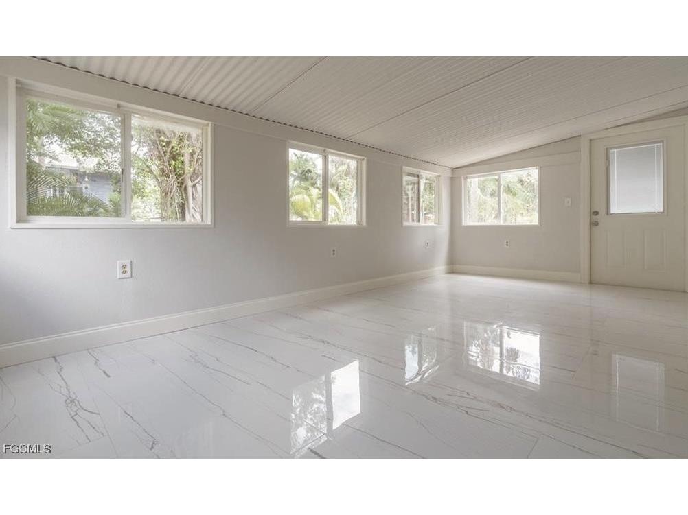 215 Delray Avenue Fort Myers FL 33905 2025023692 image2