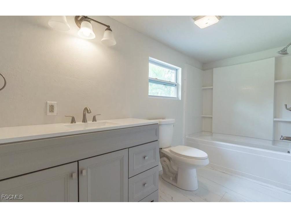 215 Delray Avenue Fort Myers FL 33905 2025023692 image9