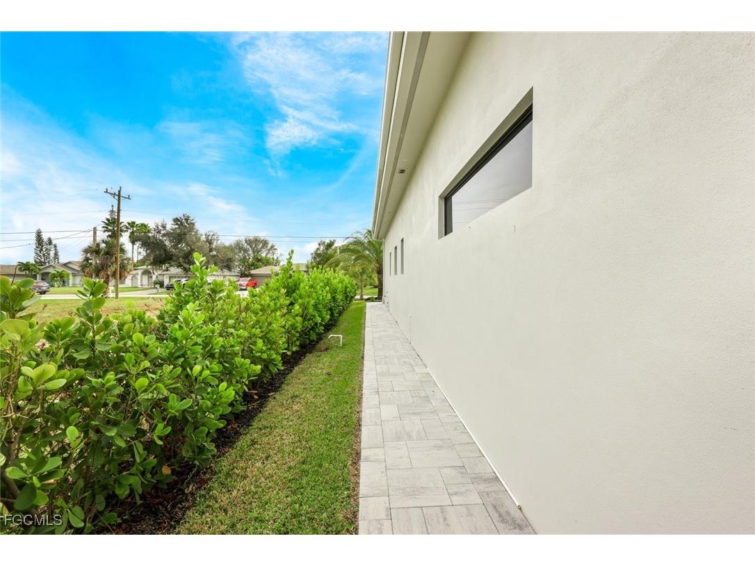 215 SE 28th Terrace Cape Coral FL 33904 2025014054 image17