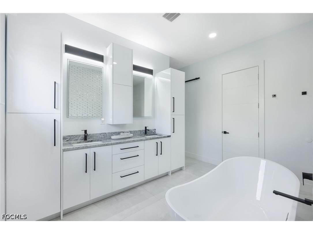 215 SE 28th Terrace Cape Coral FL 33904 2025014054 image32