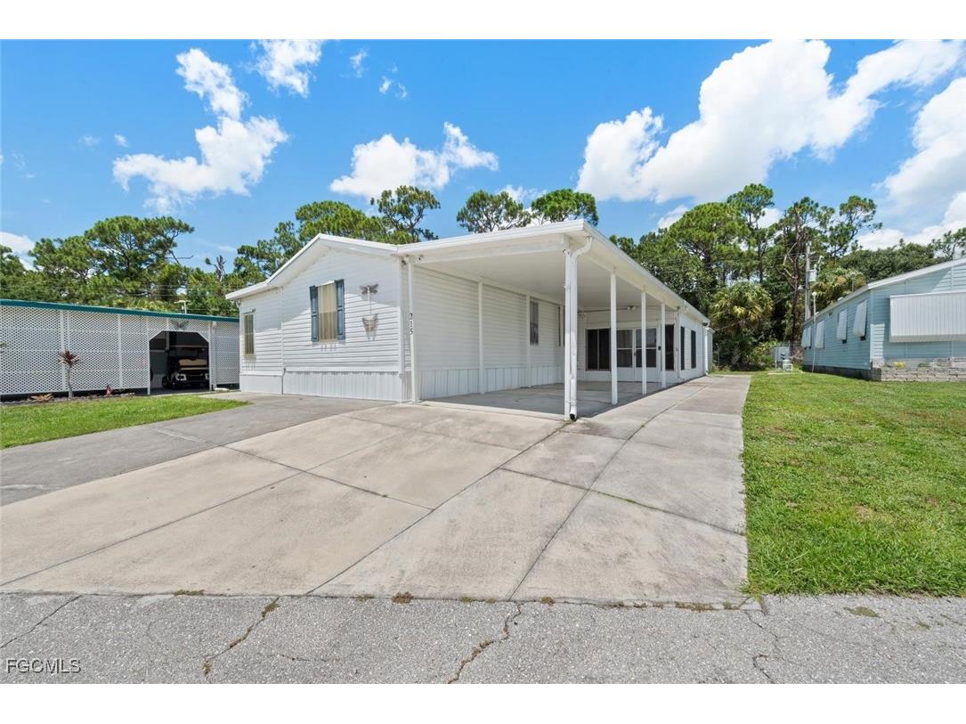 215 Shrub Lane N North Fort Myers FL 33917 2025002365 image1