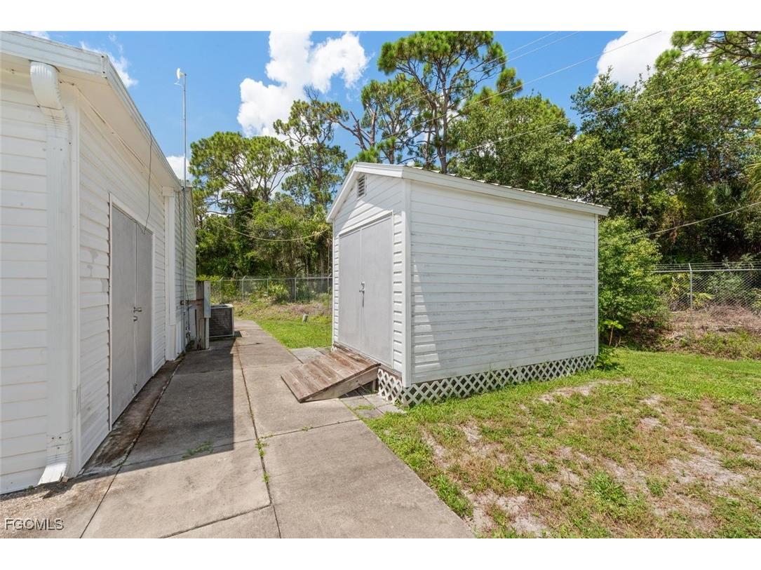 215 Shrub Lane N North Fort Myers FL 33917 2025002365 image25