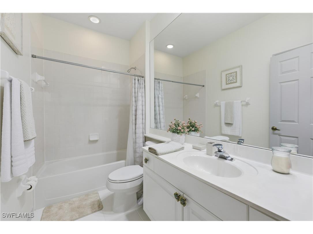 2150 Aberdeen Lane #202 Naples FL 34109 225066339 image18