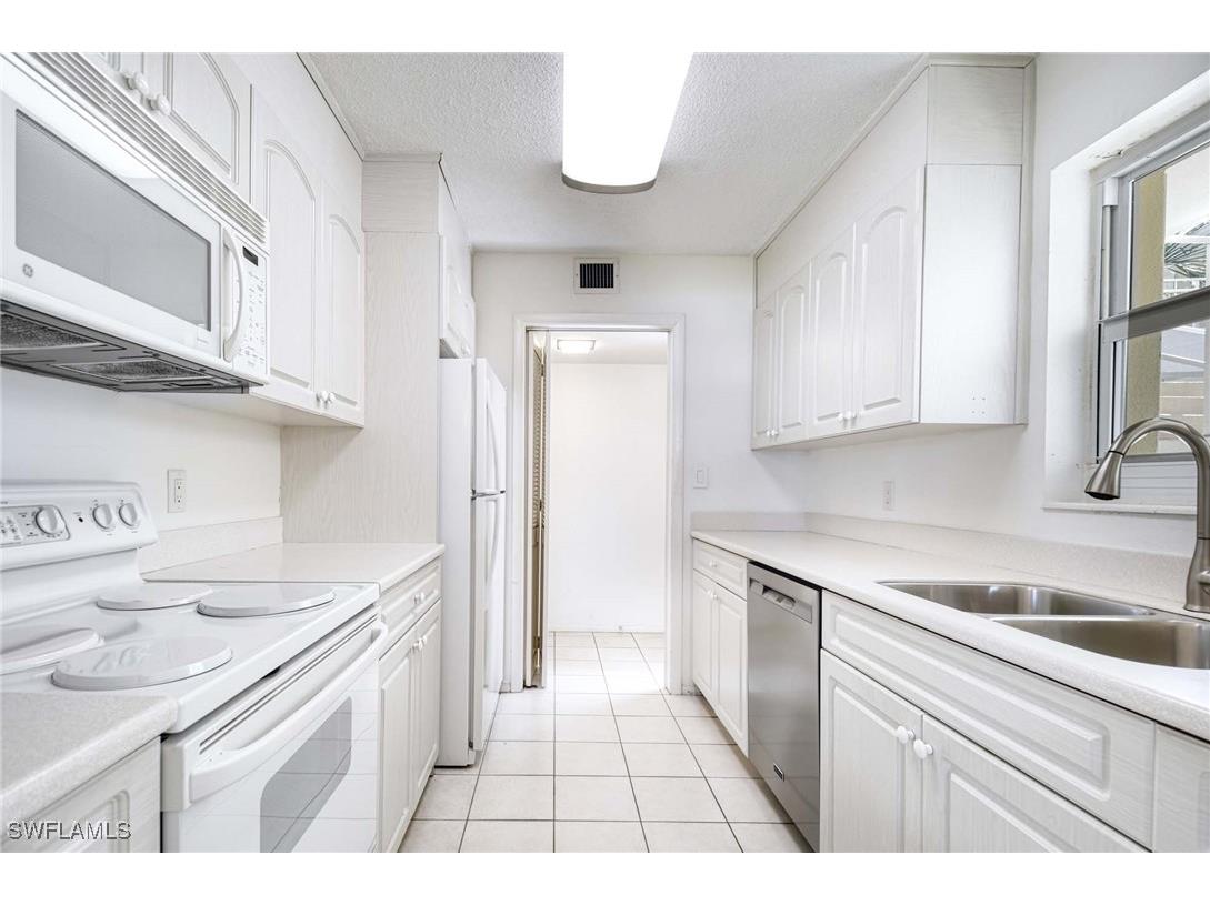 2151 Gulf Shore Boulevard N #204 Naples FL 34102 225071159 image11