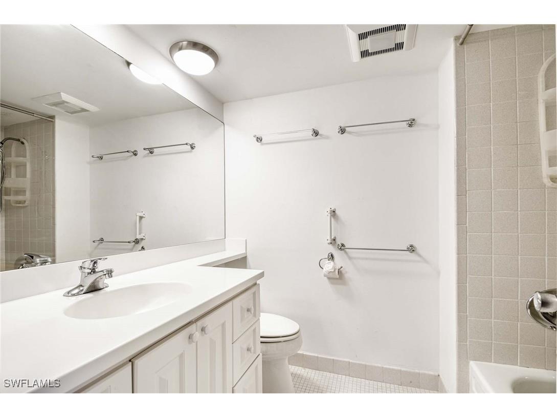 2151 Gulf Shore Boulevard N #204 Naples FL 34102 225071159 image15