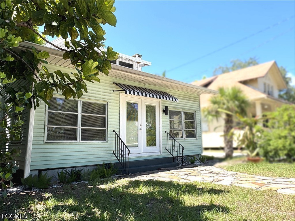 2156 Victoria Avenue Fort Myers FL 33901 2026024311 image1