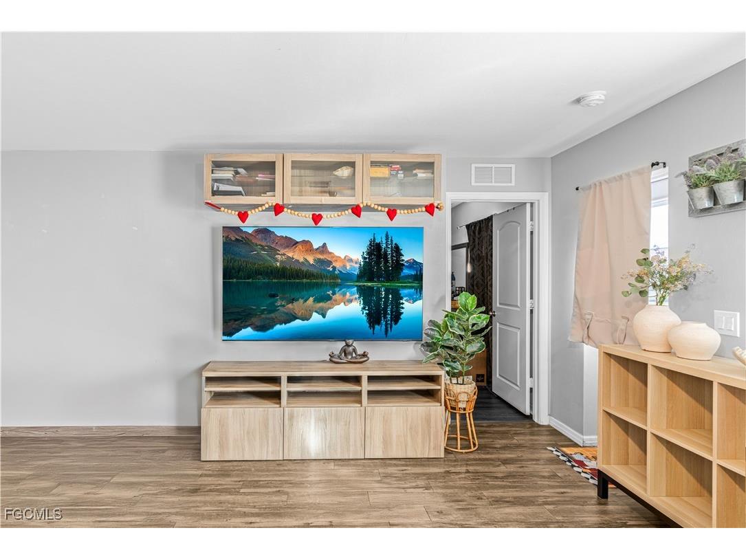 216 Des Cartes Street Fort Myers FL 33913 2025020991 image16