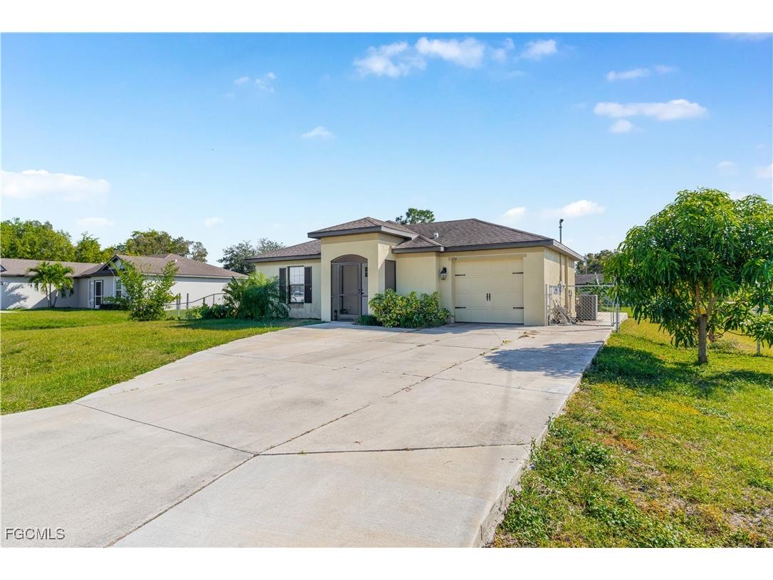 216 Des Cartes Street Fort Myers FL 33913 2025020991 image5